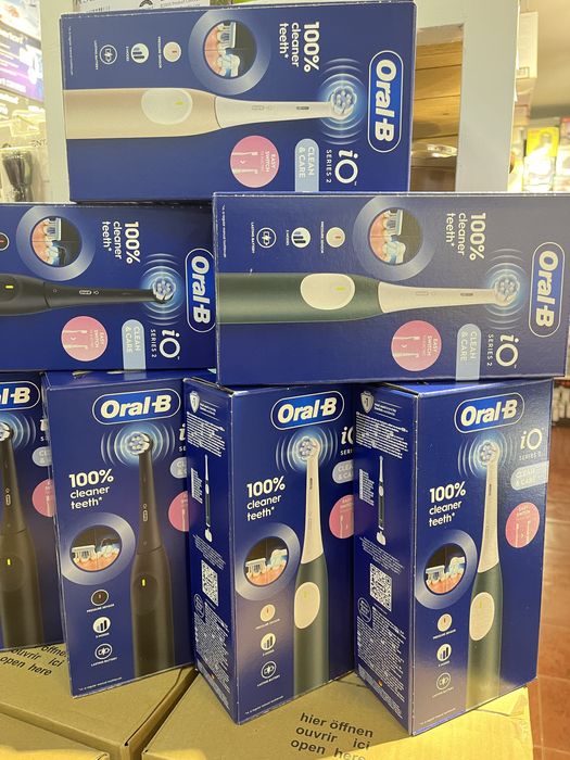 Електрична зубна щітка Oral-B iO Series 2 Clean & Care Ультрачорна,