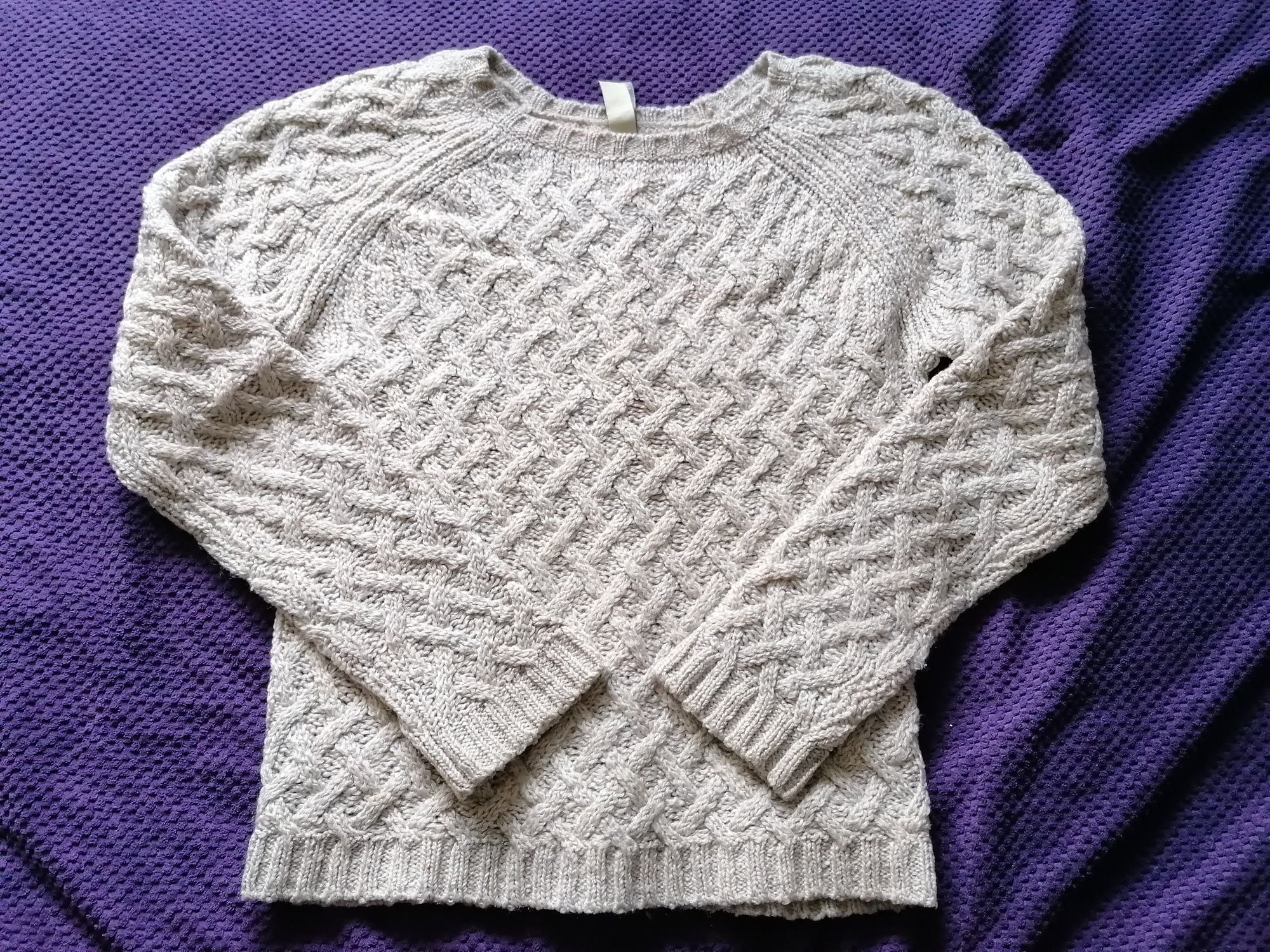 Szary gruby sweter oversize