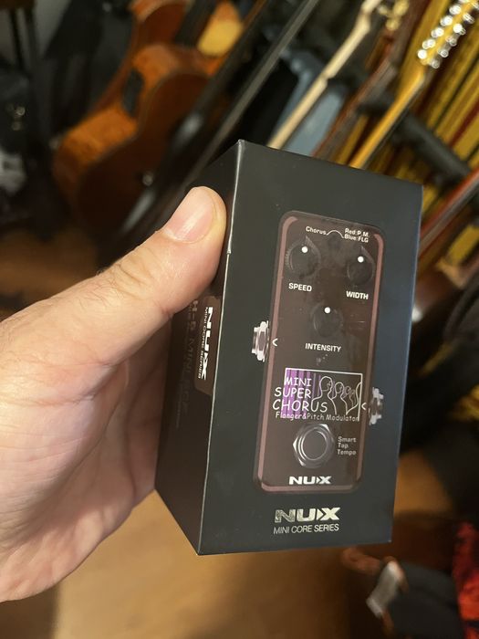 Nux super chorus efeito guitarra