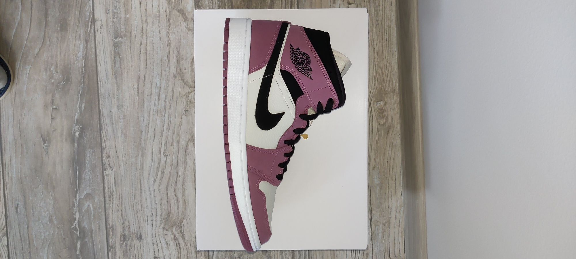 Nike Air Jordan 1 MID SE MULBERRY