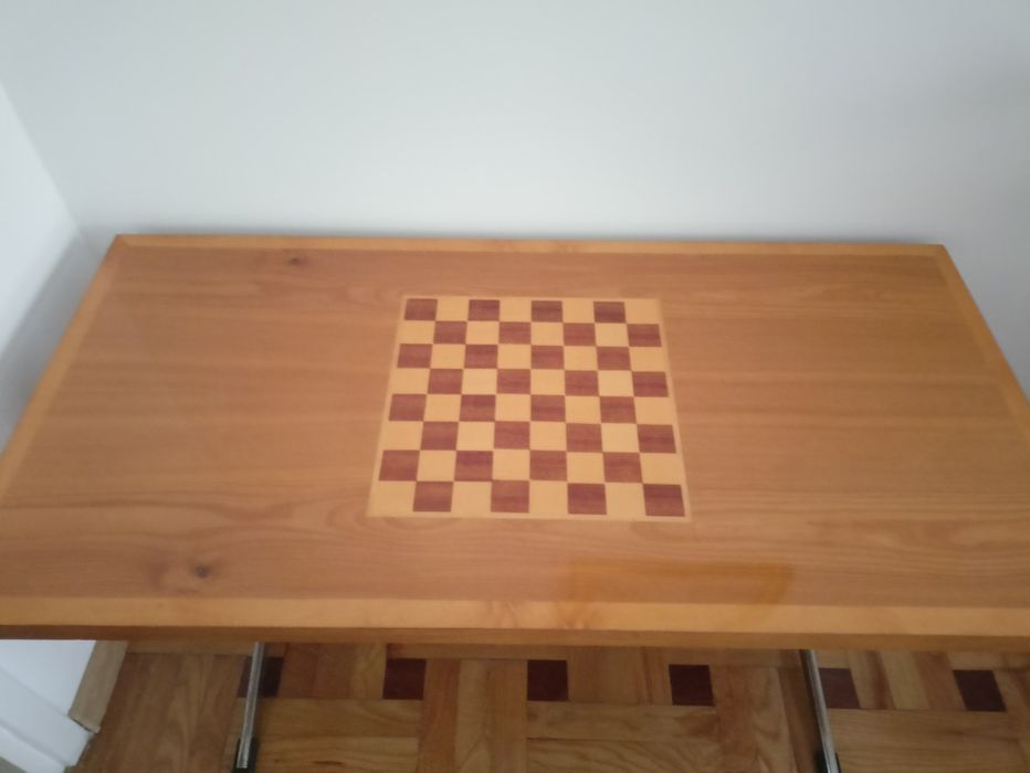 Stolik kawowy PRL „Kalwarianka”, lata 70., blat z szachownicą
