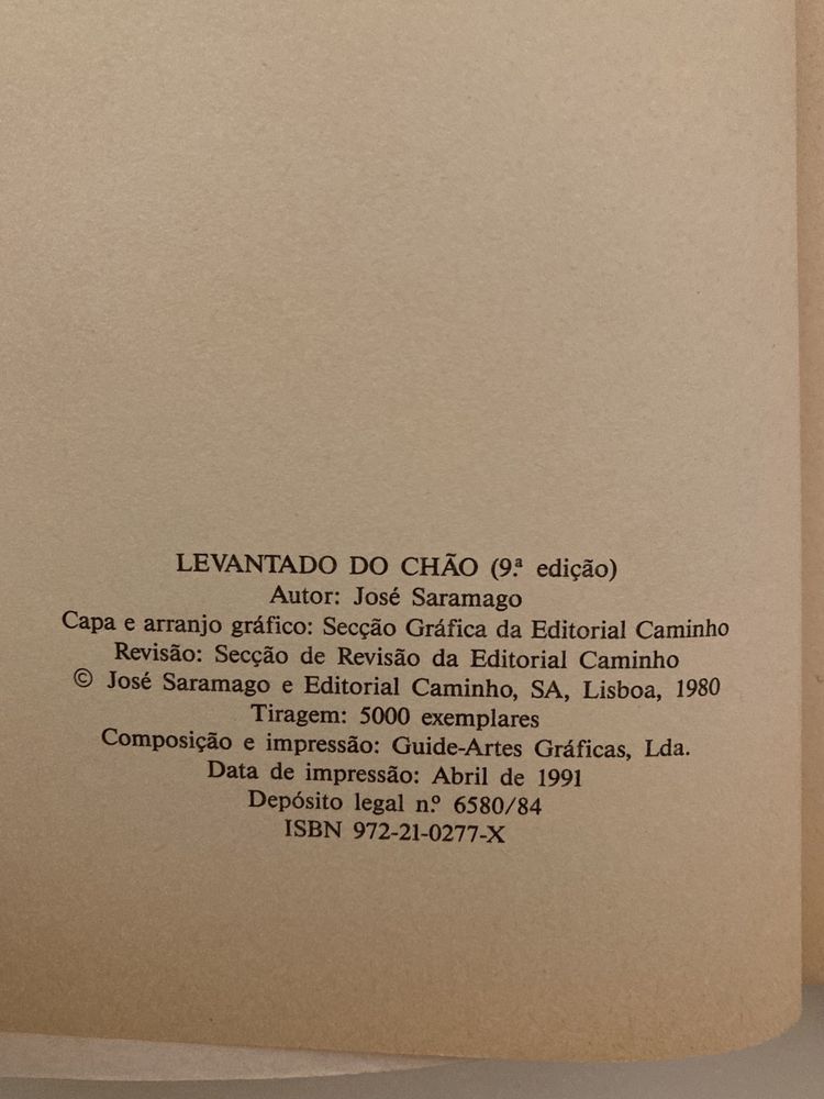 Livro “Levantado do Chão”, de José Saramago