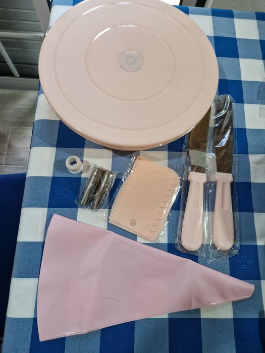 Conjunto de 32 peças para decoração de bolos. Novo