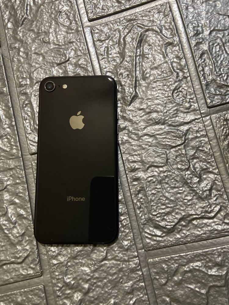 Iphone 8 64gb.