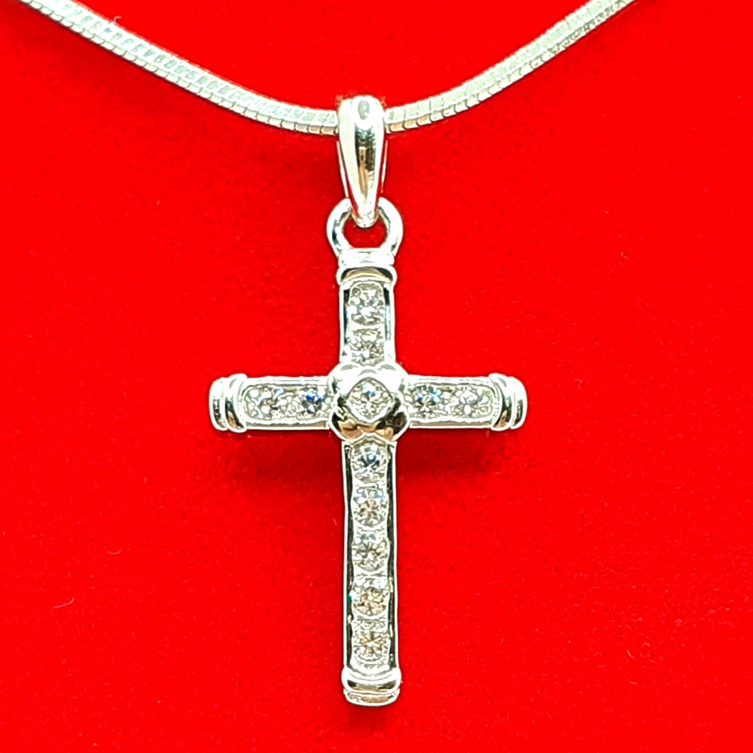 Krzyżyk srebrny pr.925 z cyrkoniami