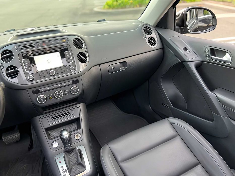 Volkswagen Tiguan      2014