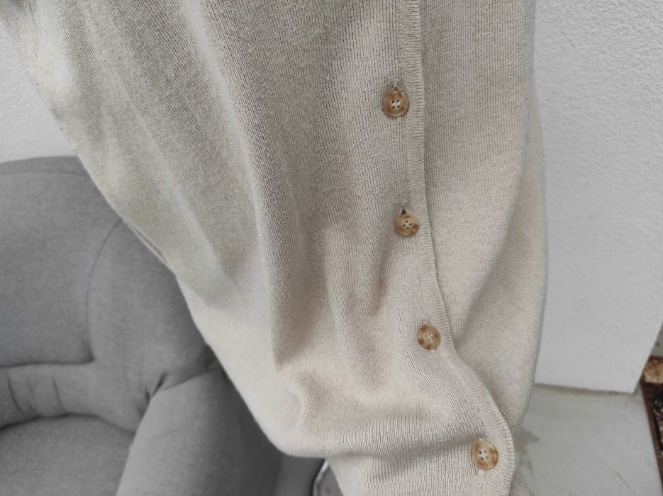 Beżowa ciepła kamizelka damska narzutka na guziki