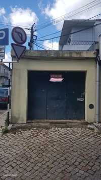 Garagem/habitação T0