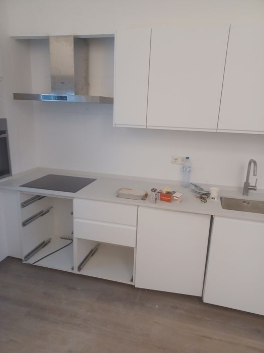 Pintor estucador carpintero profissional   muita experiência imediato