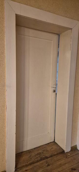 Drzwi z ościeżnicami drewniane stare