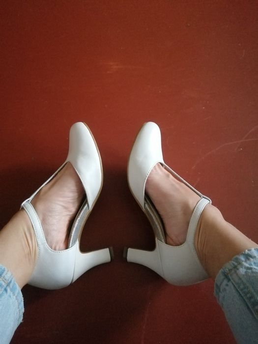 Туфли кожанные с т-образной белые 36 размер tamaris для танго