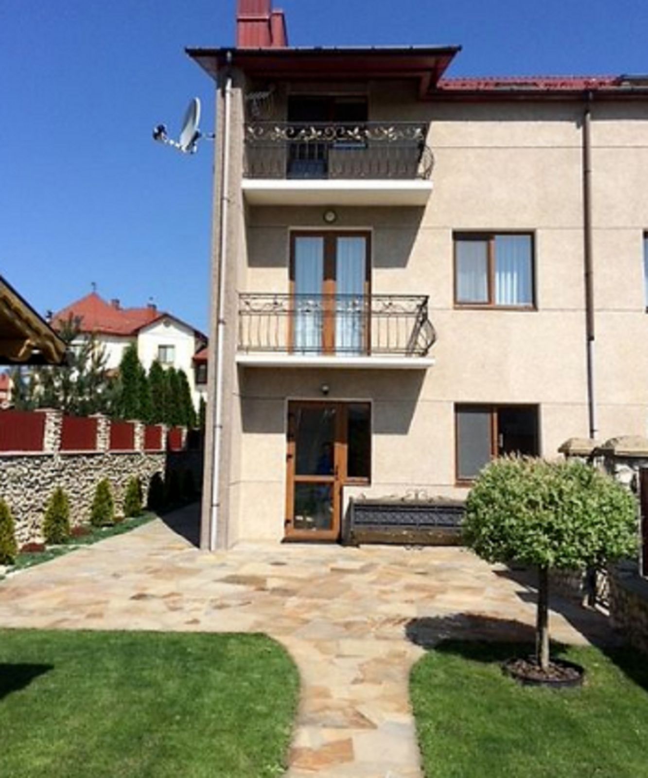 Продається будинок 290м2 та 6 сот с.Байківці