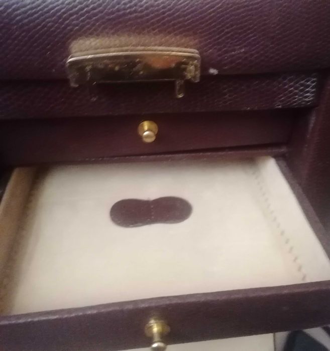 Kuferek na biżuterię z eko skóry