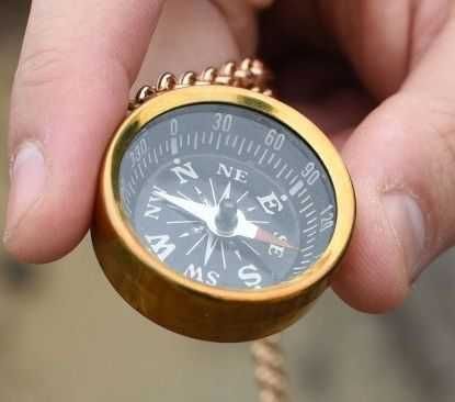 Mosiężny kompas z etui