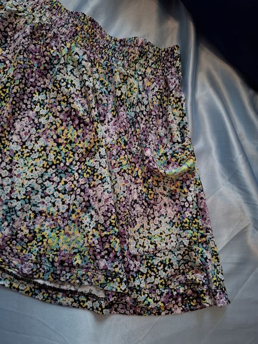 Urocza krótka kolorowa spódnica w kwiatki mini lekka z kieszeniami