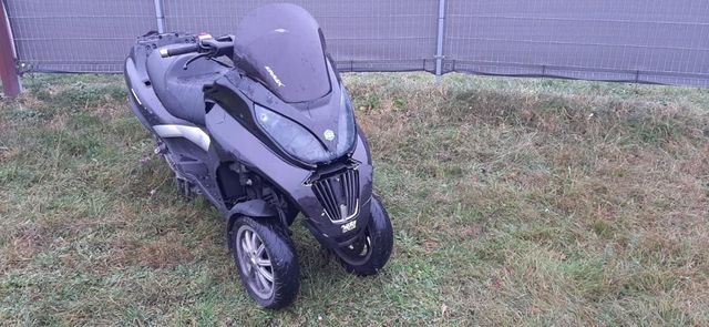 Piaggio MP3 400   ///  300   /// 500 LT L5e