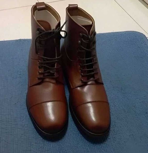 Vendo botas para mulher (tamanho 38) novas em pele genuína!