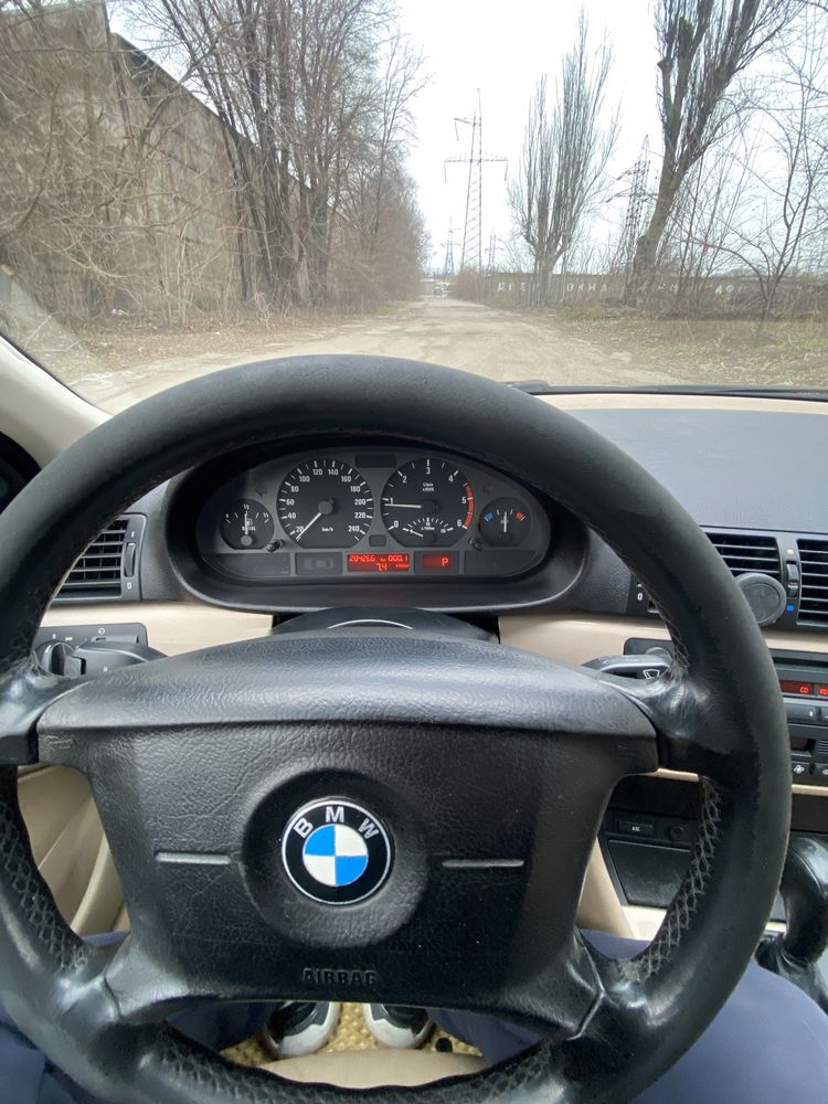 Автомобіль BMW 320 D