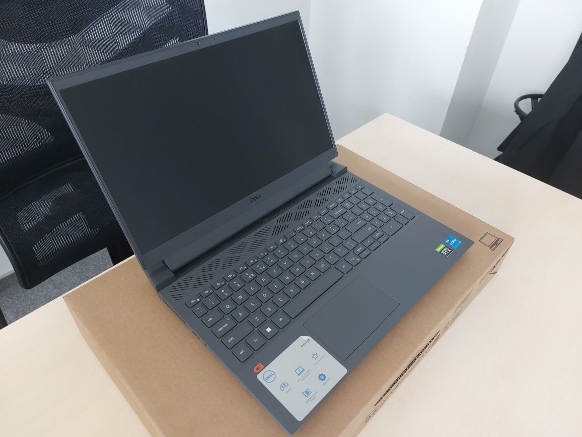 Laptop Dell Inspiron 5511, 15'. Laptop gamingowy. Laptop na I Komunię.
