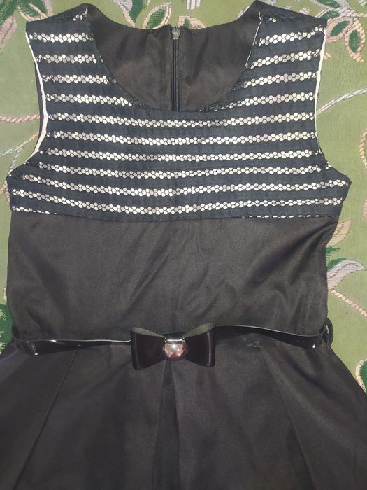 Продам школьное платье, рубашку . 134.