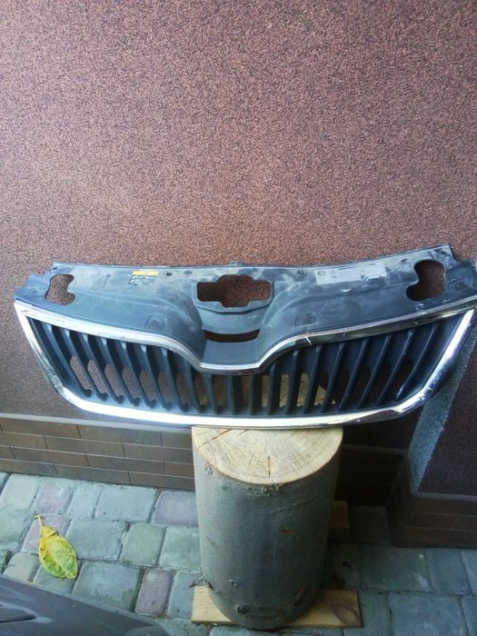 Решітка радіатора Шкода рапід