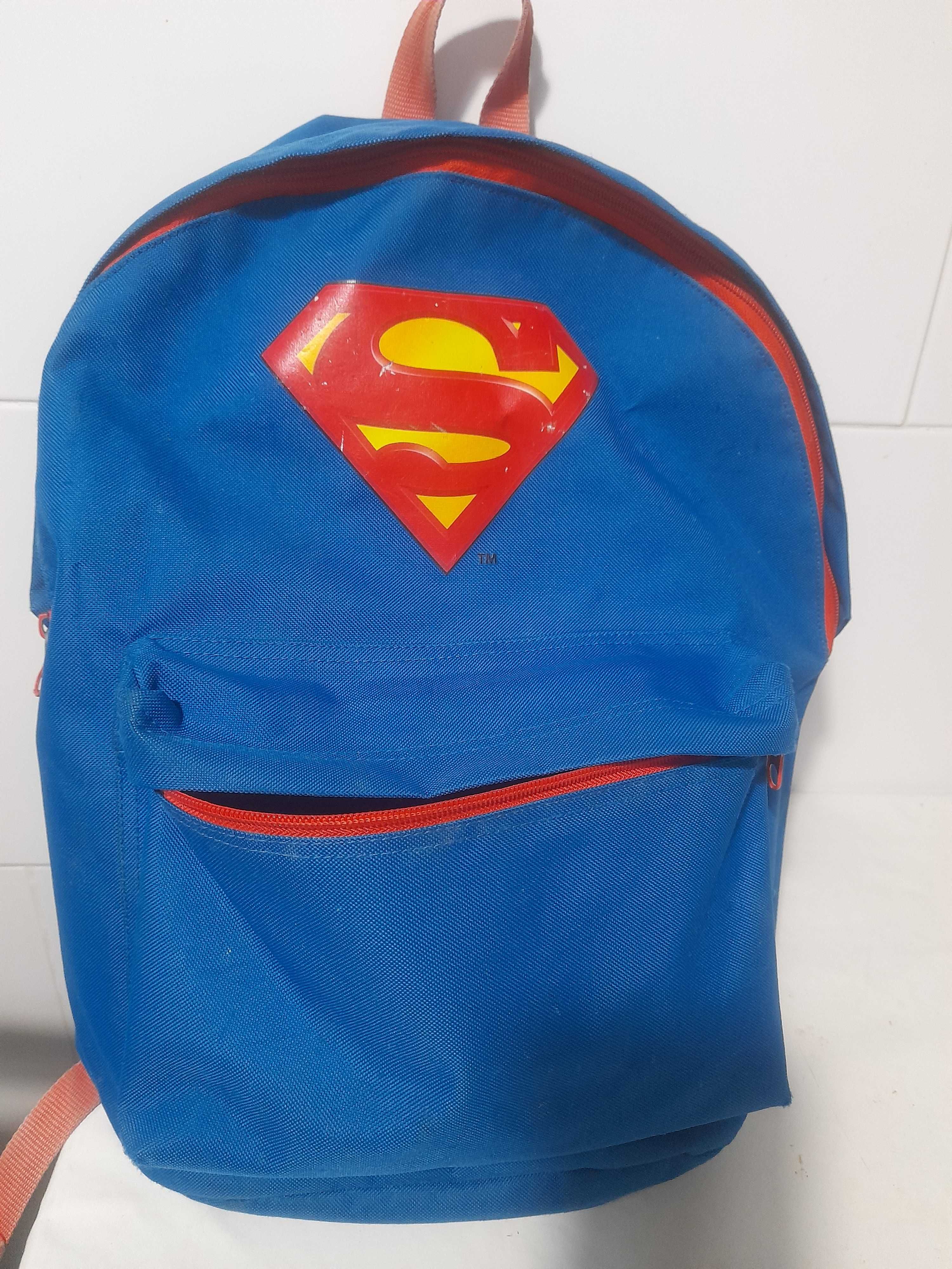 Mochila azul em muito bom estado,como nova,.Com muita arrumação