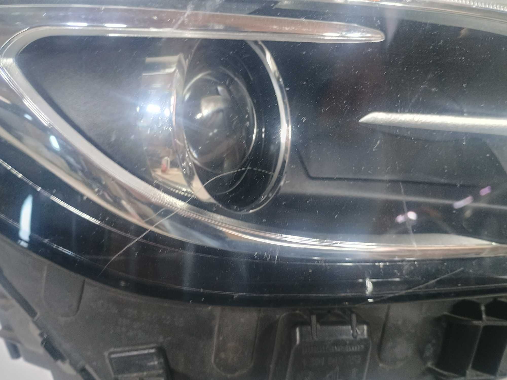 Mercedes GLA W156 lampa prawy przód