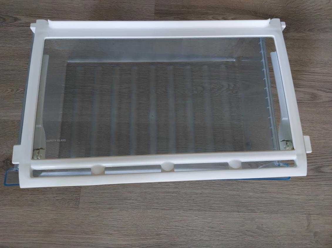 Do lodówki Elektrolux szuflady, półki, balkoniki na drzwi oryginalne.