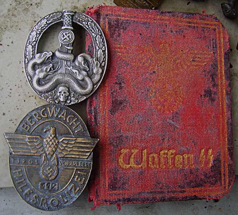 Legitymacja Podoficera 500 Batalion SS 1943r + Odznaki SS nr 112