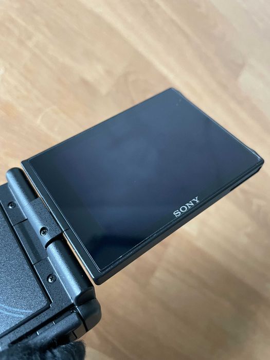 Sony ZV-1F na gwarancji + statyw + baterie + dodatki