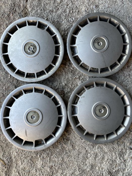 Komplet oryginalnych kołpaków 14 cali BMW E12