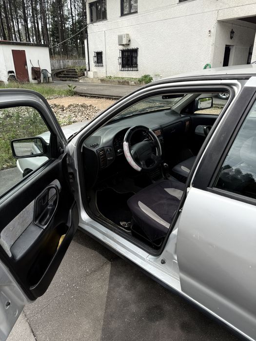 Seat ibiza 1.0  carro muito bom e economico