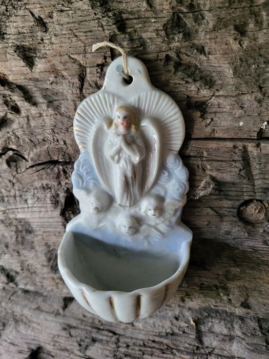 Porcelanowa kropielnica Anioł