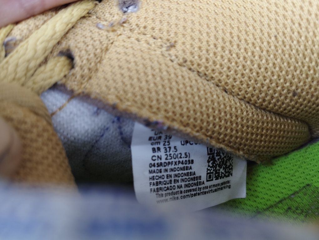 Sneakersy młodzieżowe Nike 39