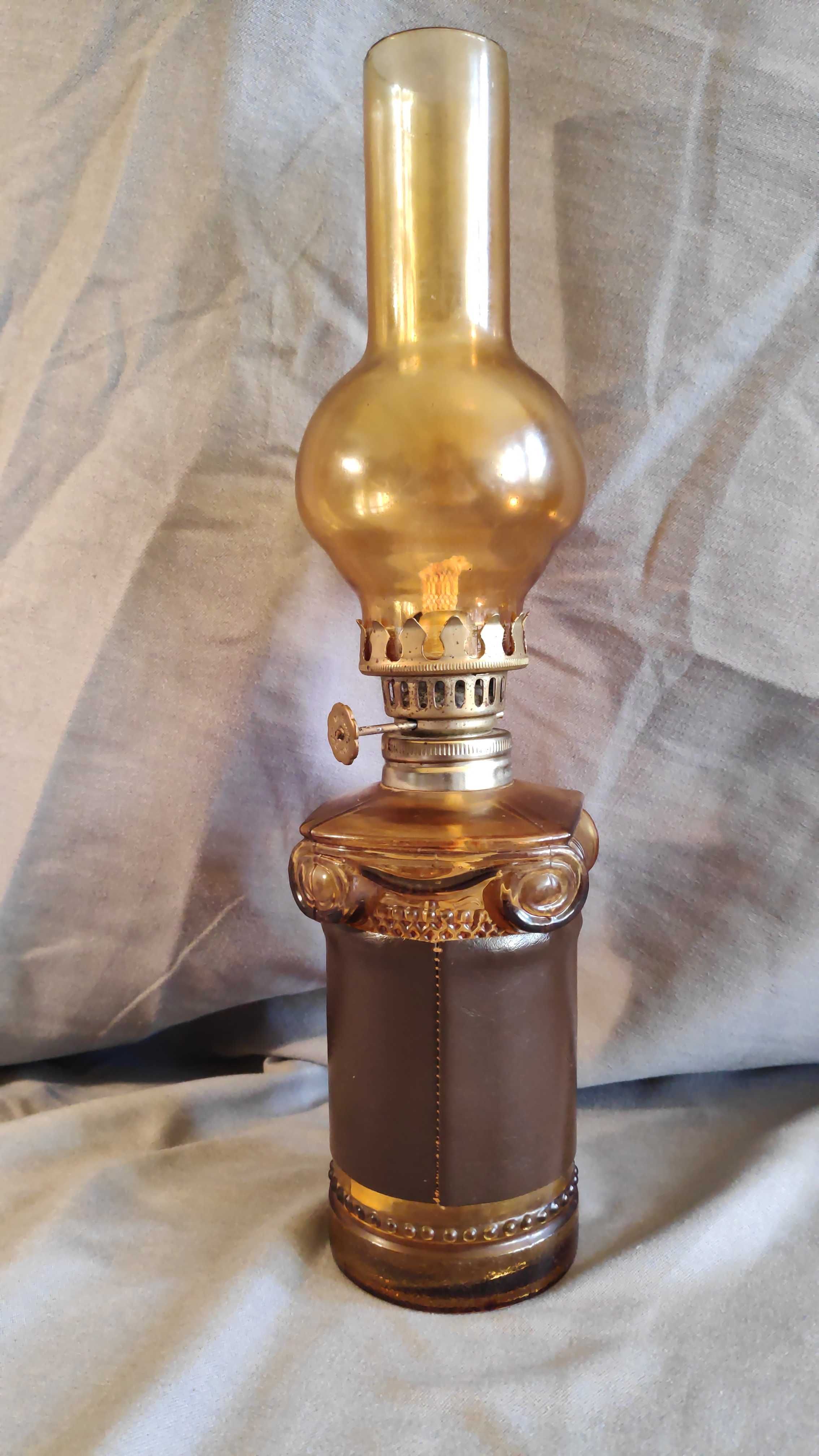 Lampa naftowa z herbem Hong Kong 30 cm