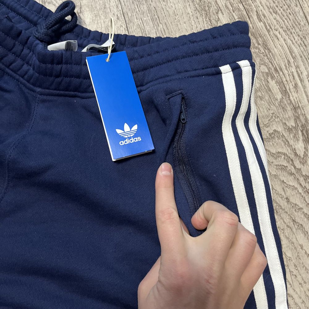 Новые спортивные шорты Adidas big logo