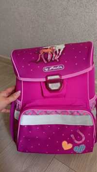 Новий рюкзак для дівчинки початкових класів