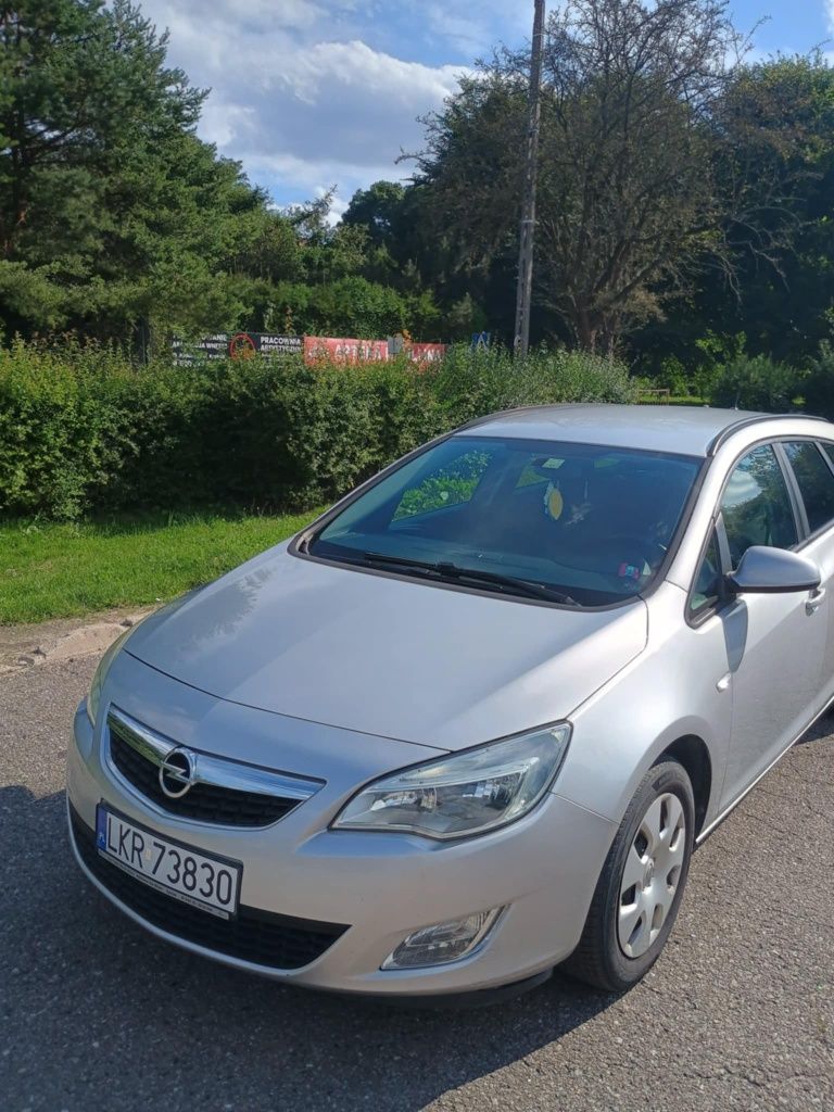 Opel Astra J 2011