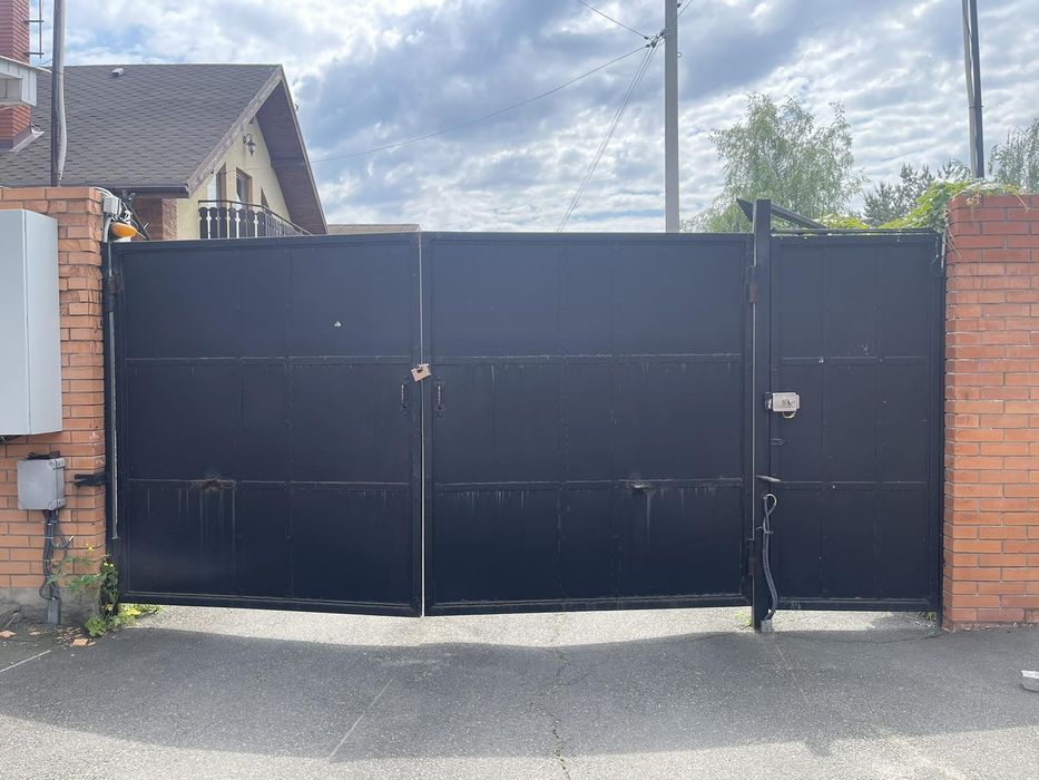 Распашные - Ворота  из листовой стали и профиля  + калитка  .