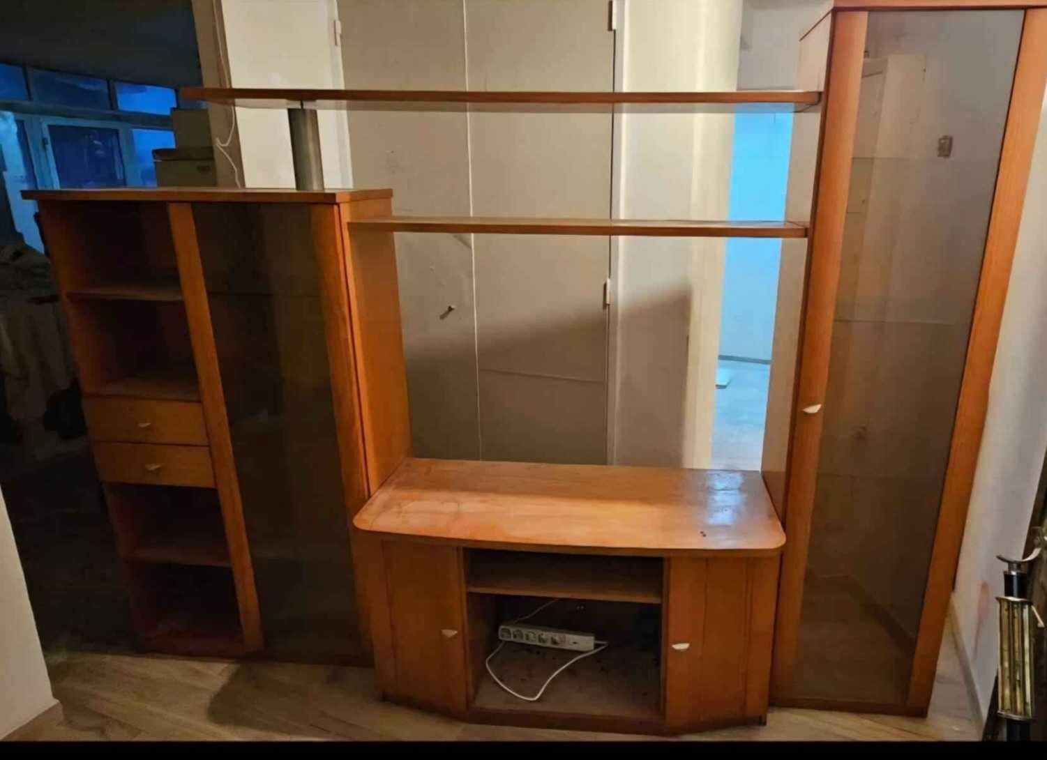 Móvel de sala com vitrine