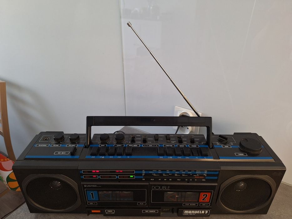 Radiomagnetofon Manuela z roku 1990 sprawny