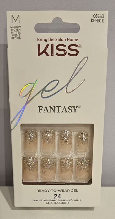 Żelowe paznokcie firmy Kiss.