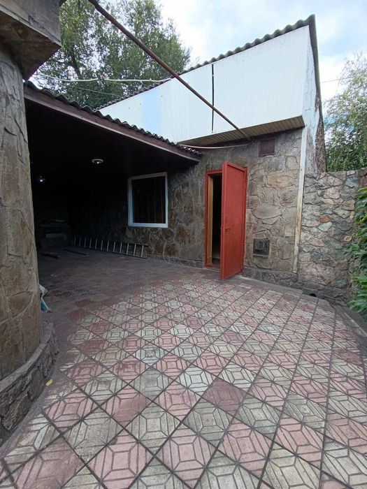 Продам дом в самом центре города . Rn