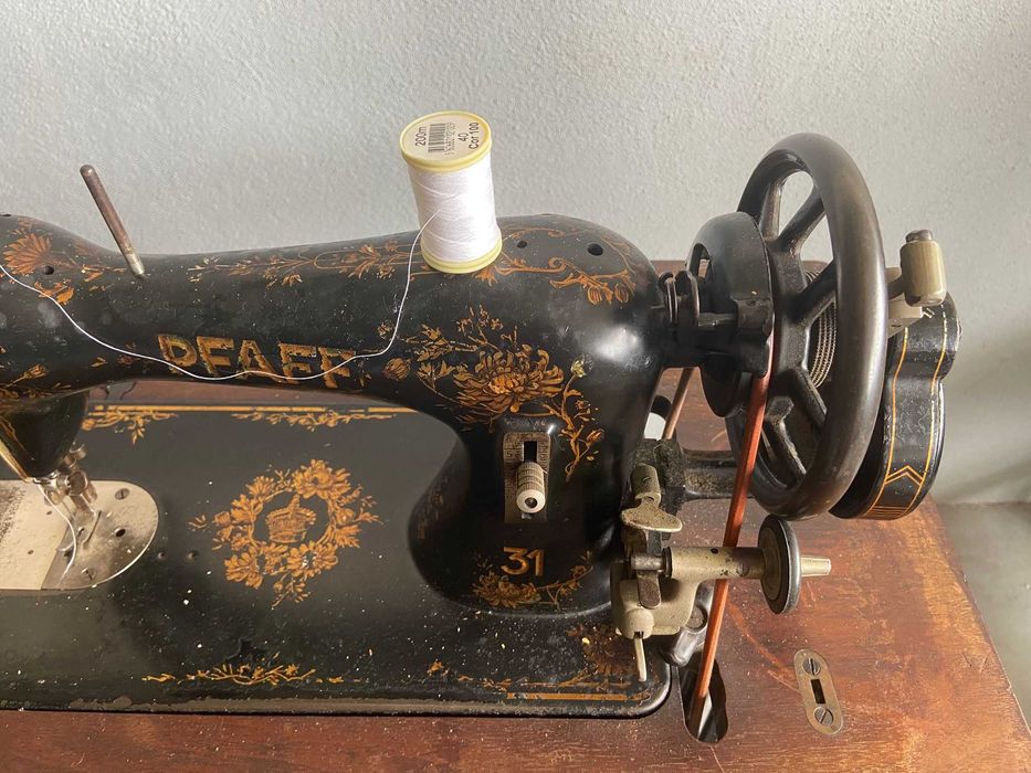 Máquina de costura PFAFF