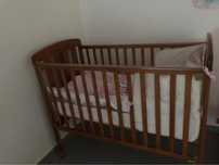 Cama bebé em madeira
