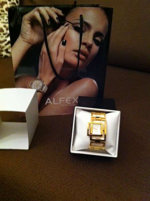 Vendo relógio Alfex de mulher dourado novo