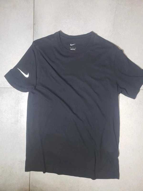 Nike Tshirt Koszulka black basic training drip minimalistic lato