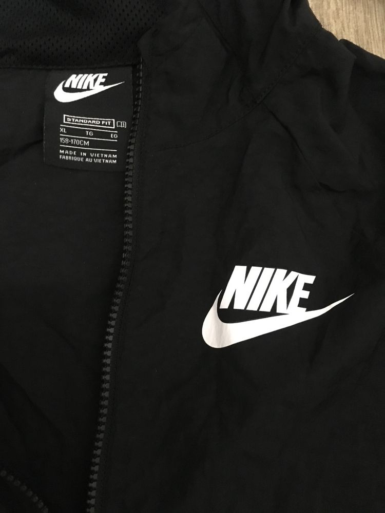 Вітровка Nike жіноча