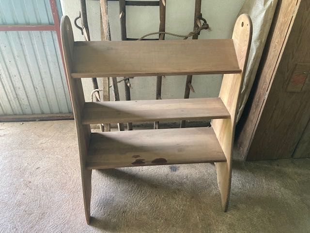 Prateleira para quarto de criança em pinho