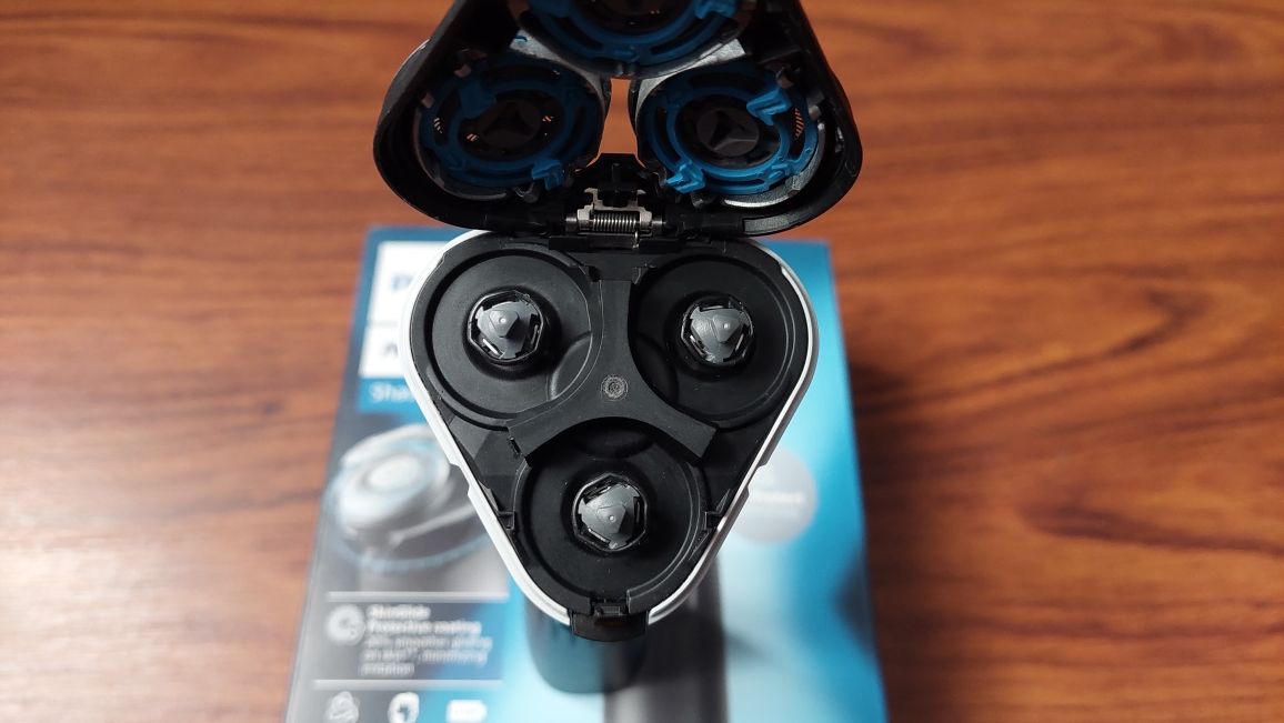 Роторная бритва Philips Norelco 5000x